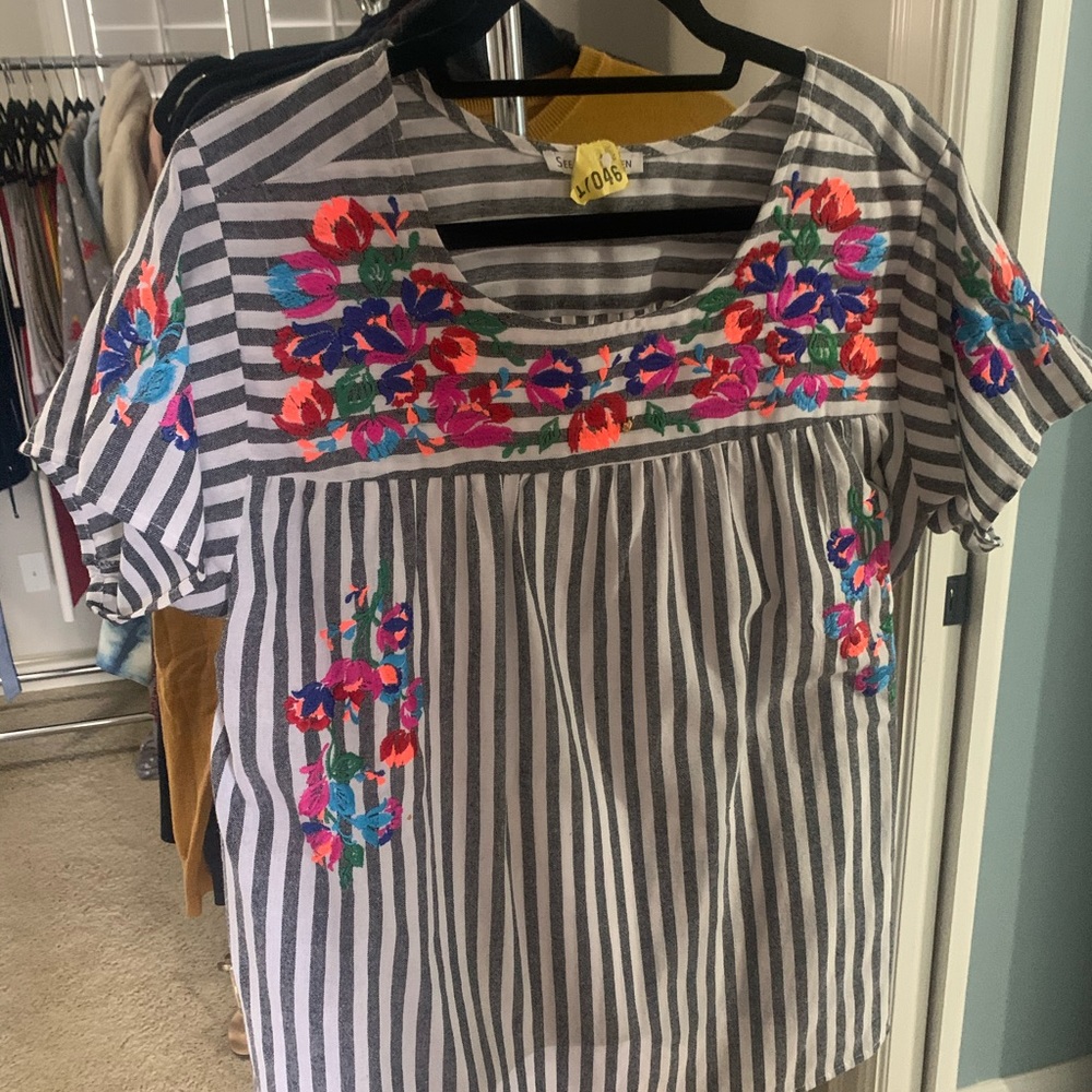 Embroidered Top - Picture 3 of 5